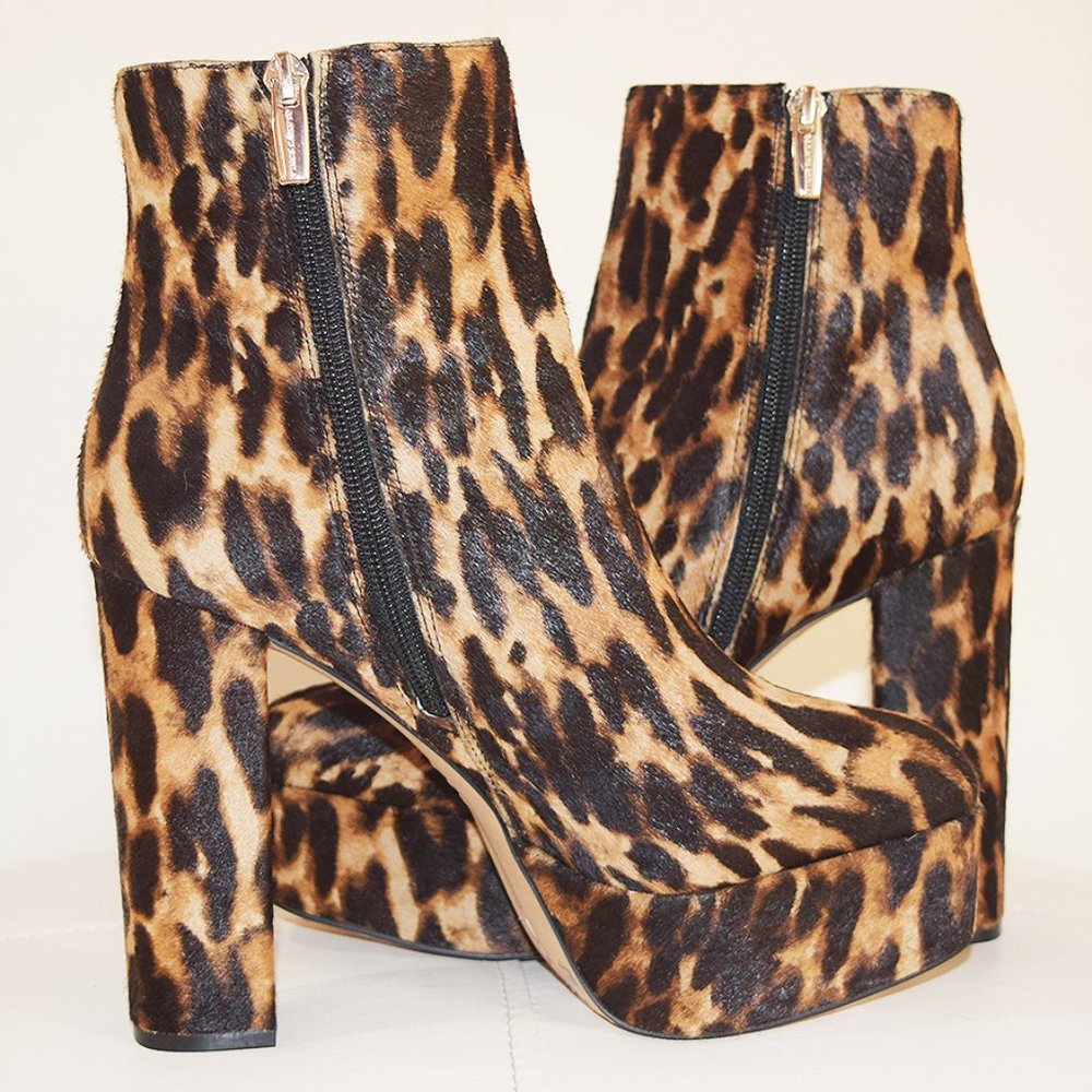 SOLD / Vince Camuto Leopard Calf Hair Platform Bootie  / Size 8M - Picture 4 of 10